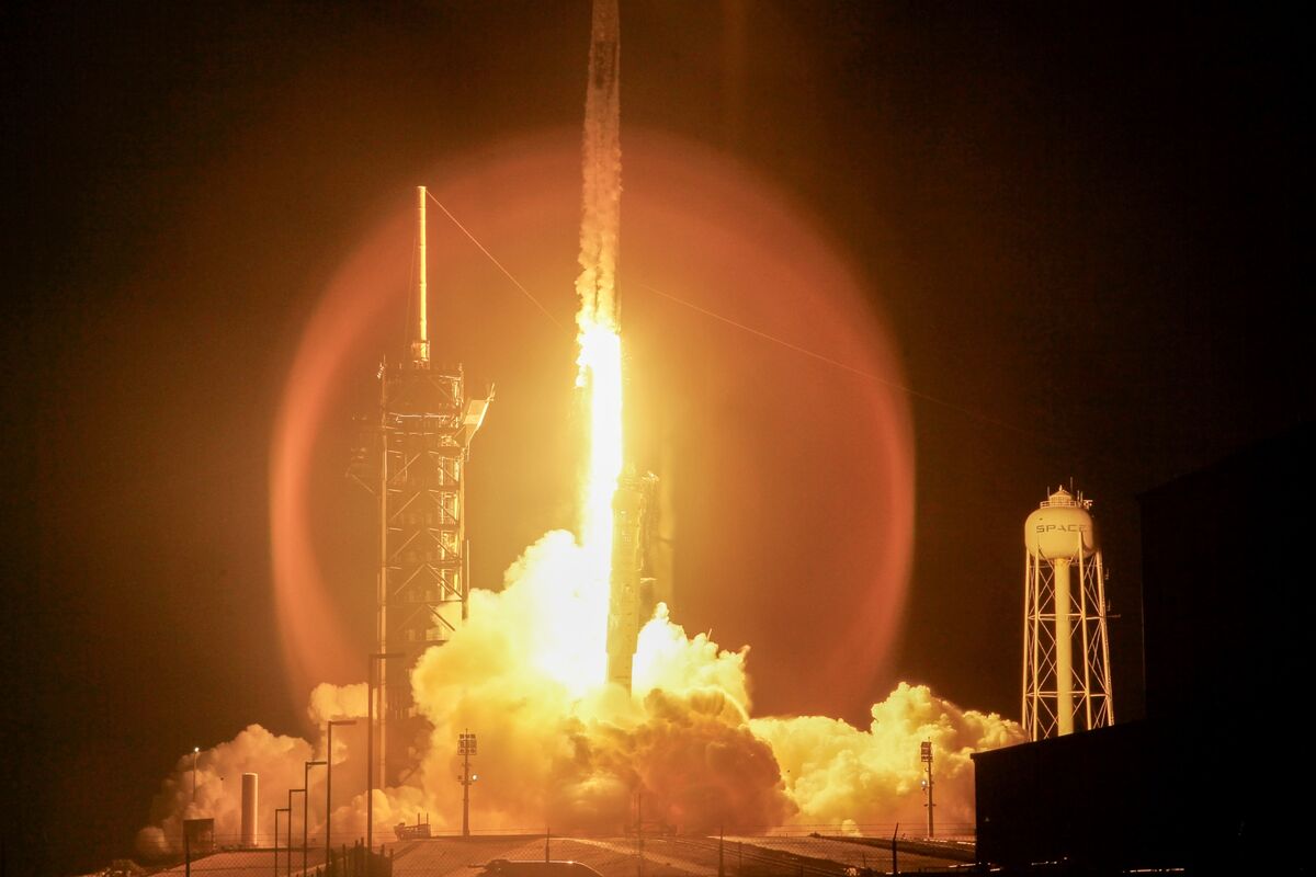 SpaceX Wins Bullish Wall Street Ratings as It Joins the Nasdaq