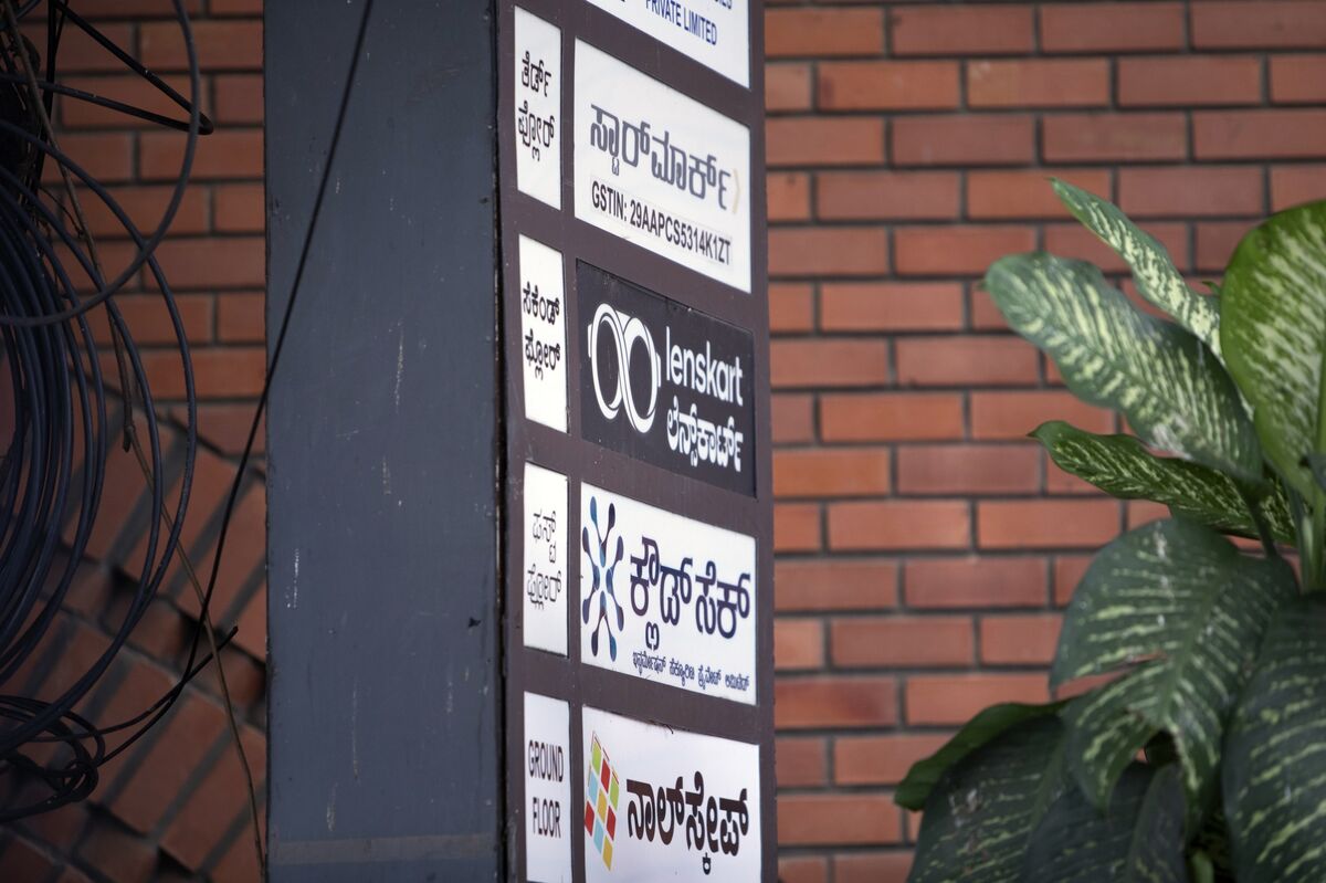 SoftBank-Backed Lenskart IPO to Raise as Much as $828 Million