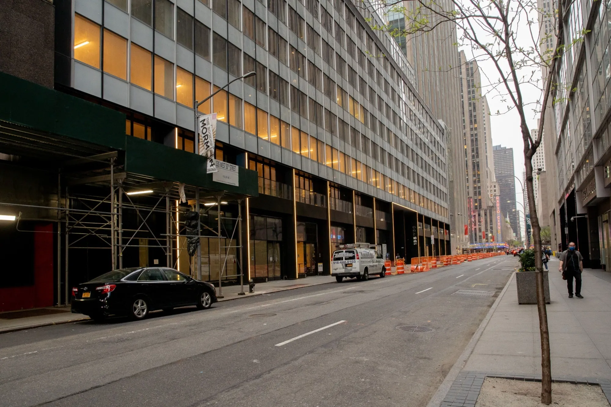 A Bobby Van's Steakhouse restaurant temporarily closed in Midtown Manhattan in April 2021. Small and medium-sized businesses in work-centric neighborhoods continue to struggle even as business rebounds in more residential areas.&nbsp;
