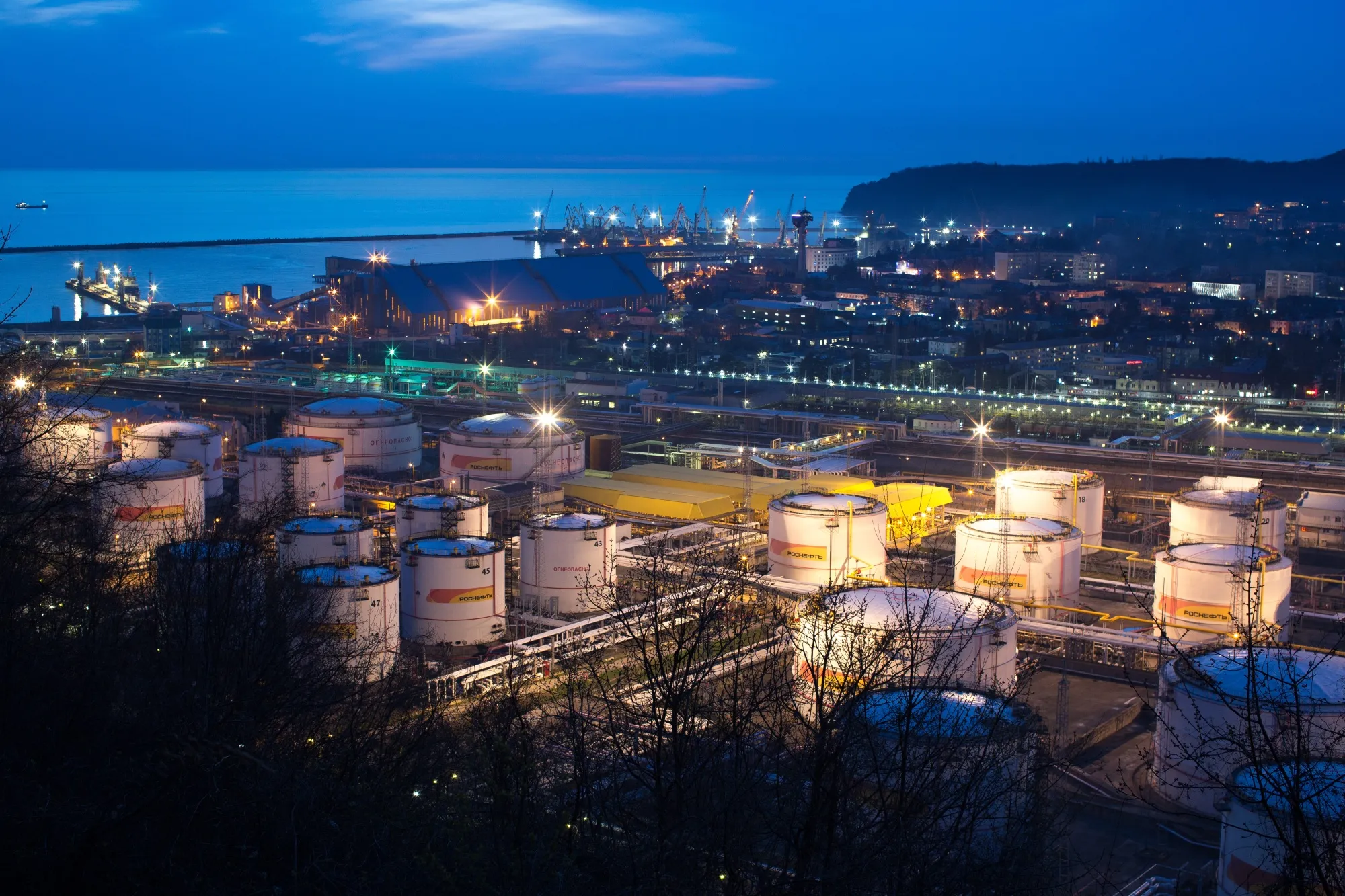 Oil storage tanks at a&nbsp;refinery, operated by Rosneft Oil Co., in Tuapse, Russia