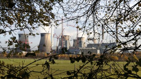 A coal fired power station in Ferrybridge, U.K.