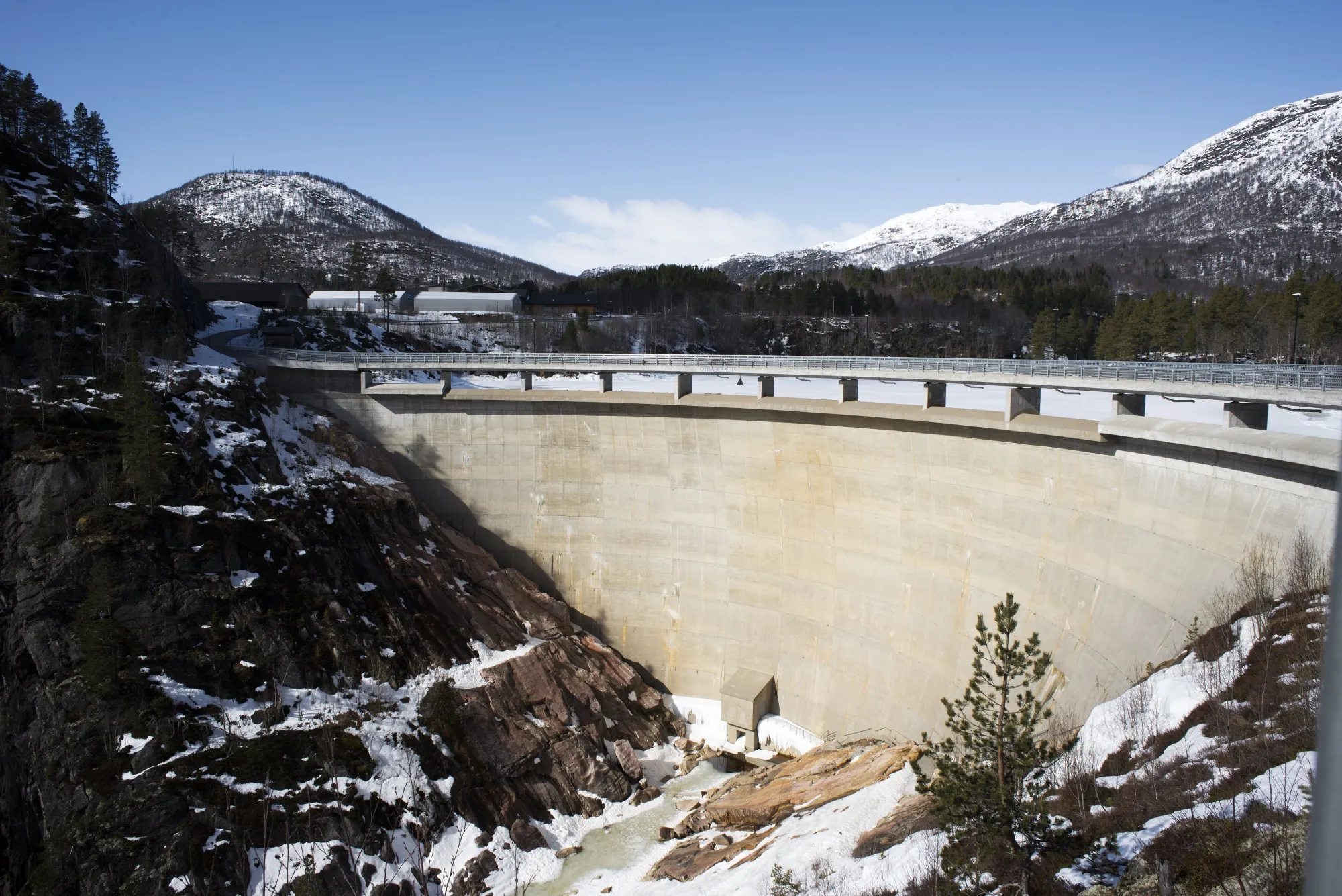 The Sarvsfossen dam in Bykle manages water intake for the Skarg Power Plant.