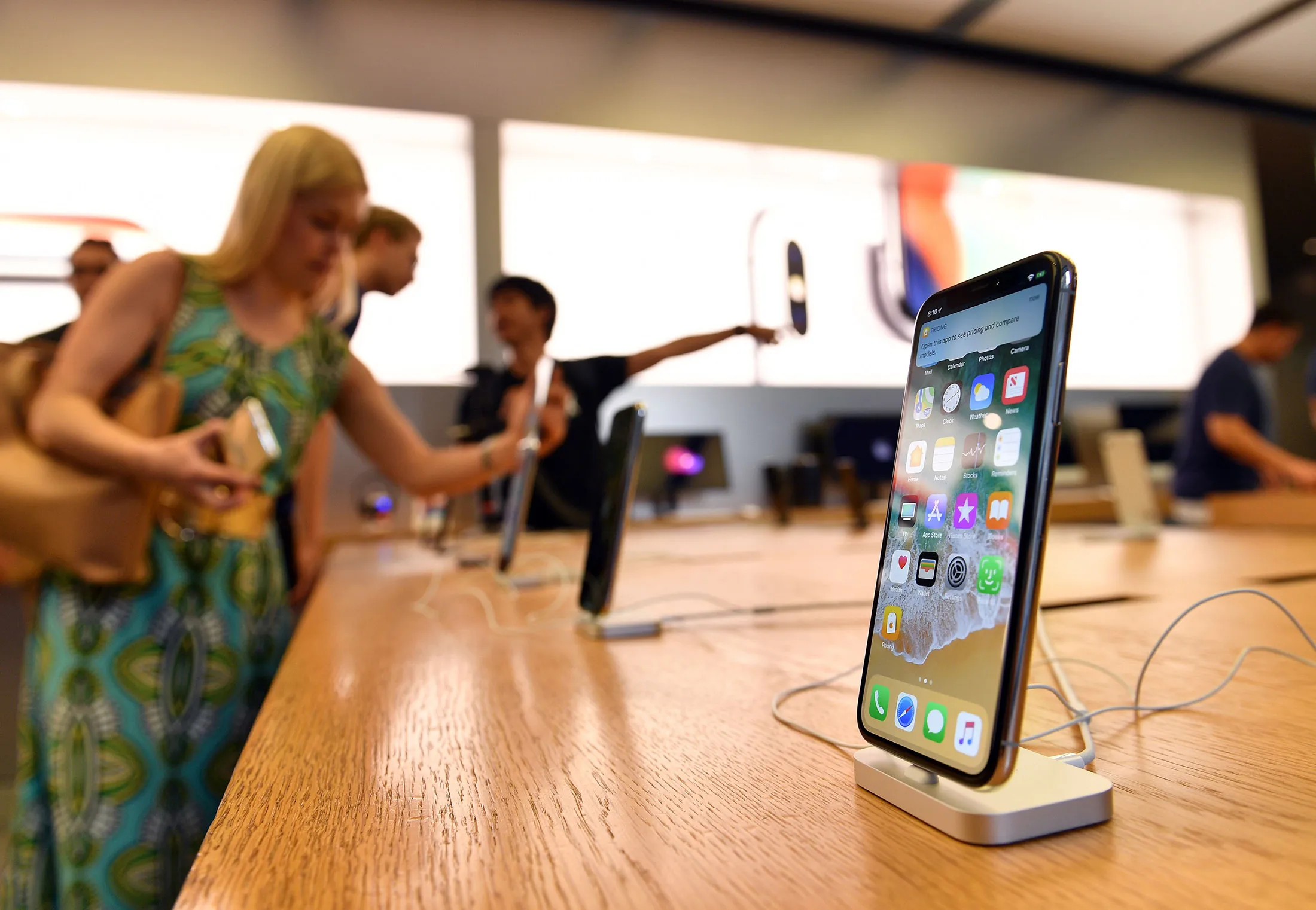 AUSTRALIA-TELECOM-APPLE