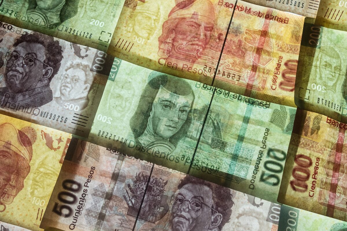 Mexican Peso Rises to Best Major Currency Status Despite Trump Bloomberg