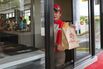 1507800033_jollibee drive in hp social