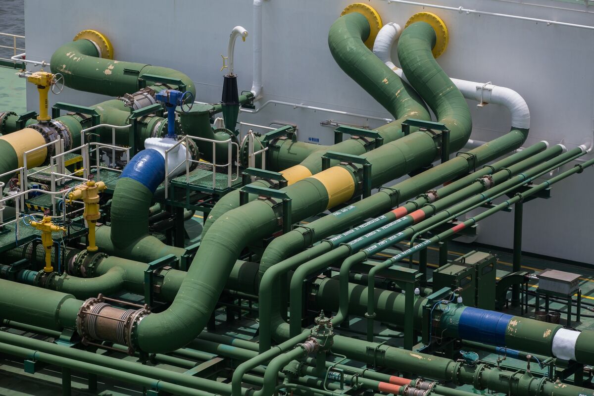 bloomberg.com - Sing Yee Ong - Pakistan Rushes to Buy LNG From Spot Market to Ease Gas Shortage