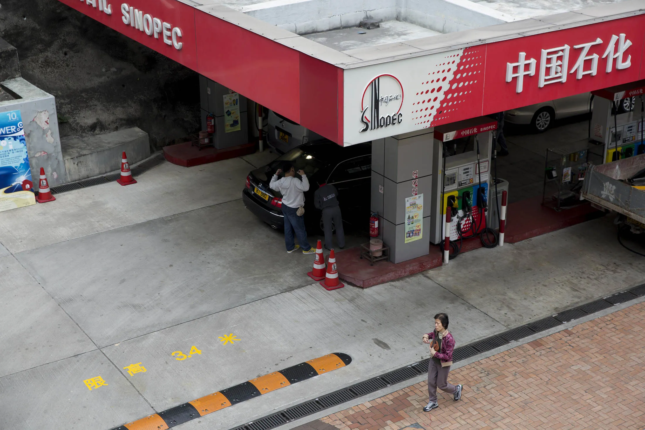 Views Of China Petroleum & Chemical Corp. (Sinopec) Gas Stations Ahead Of Earnings