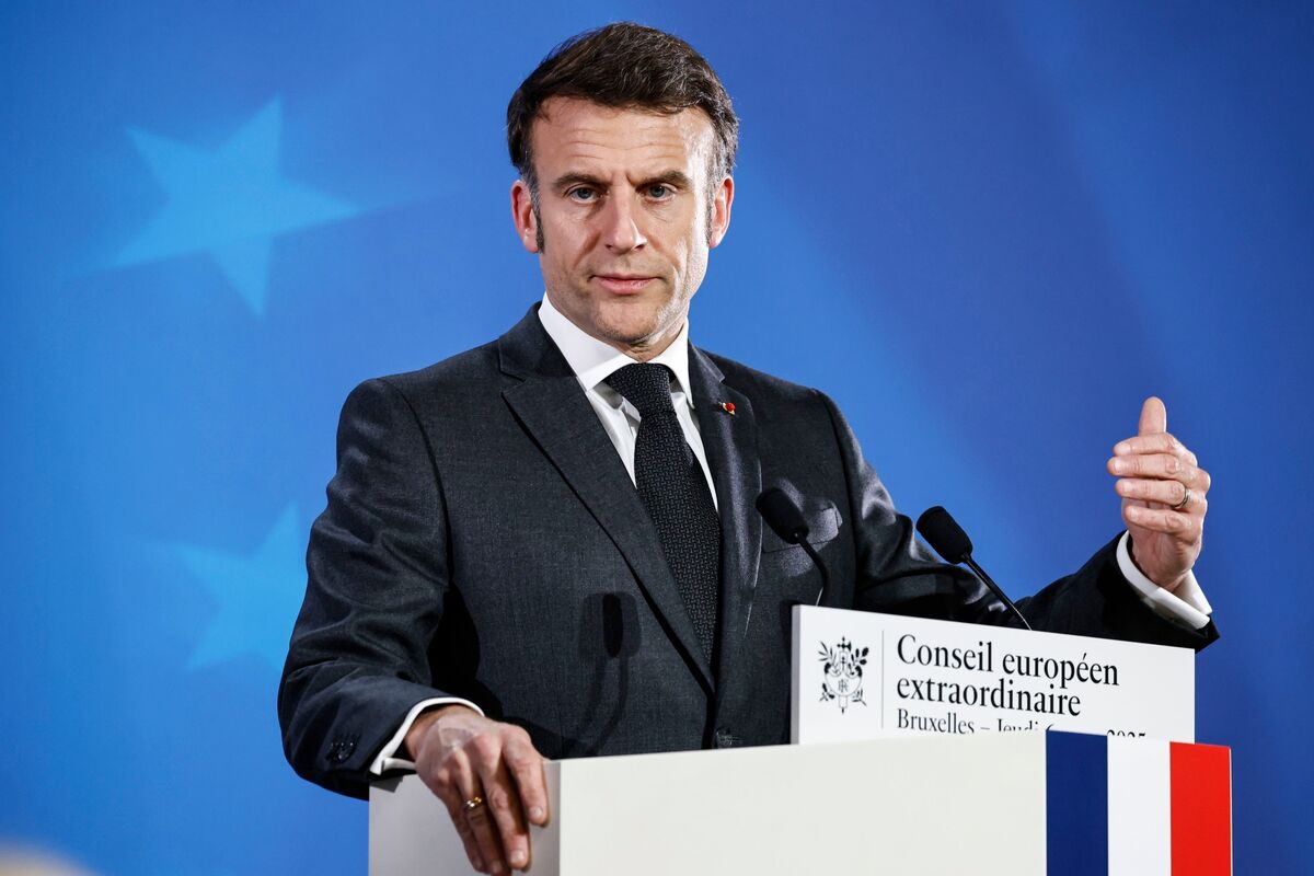 Macron Seeks to Attract Researchers to France in Jab at US