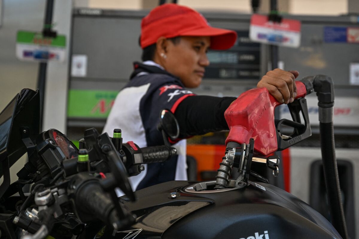 Marcos Says Philippines May Need Extra Budget Amid Oil Shock
