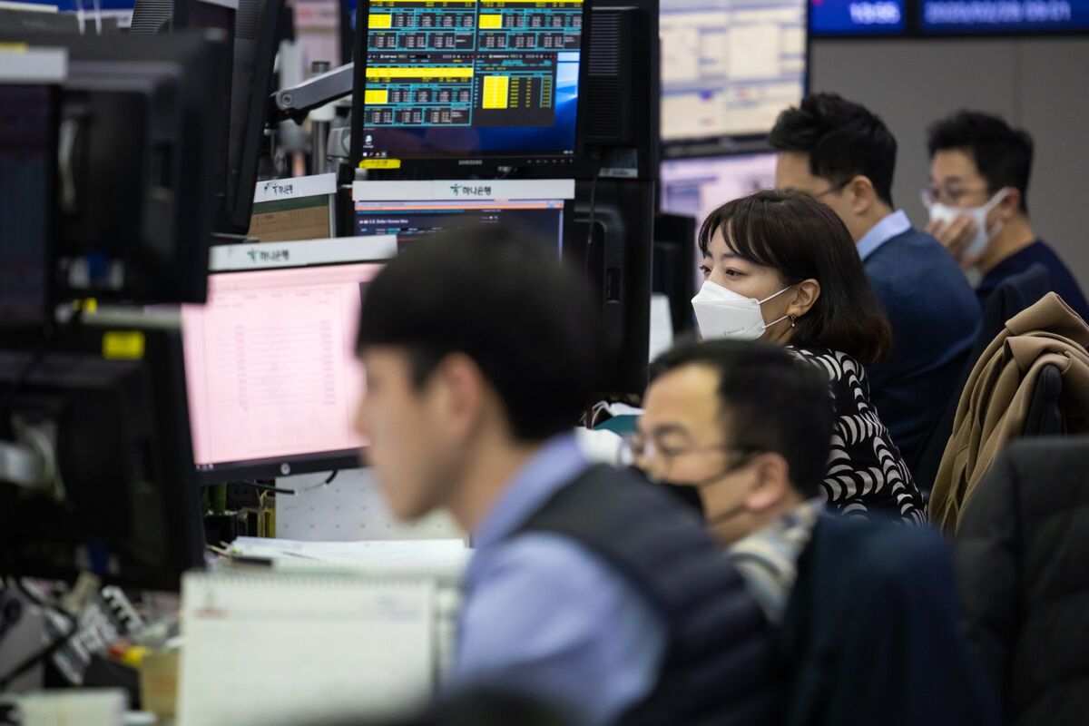 Retail Frenzy Lifts Three of Asia's Top-Performing Stock Markets - Bloomberg