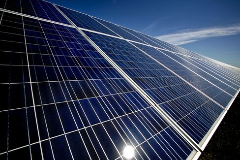 Buffett’s $2 Billion Solar Bet Receives ‘Attractive’ Power