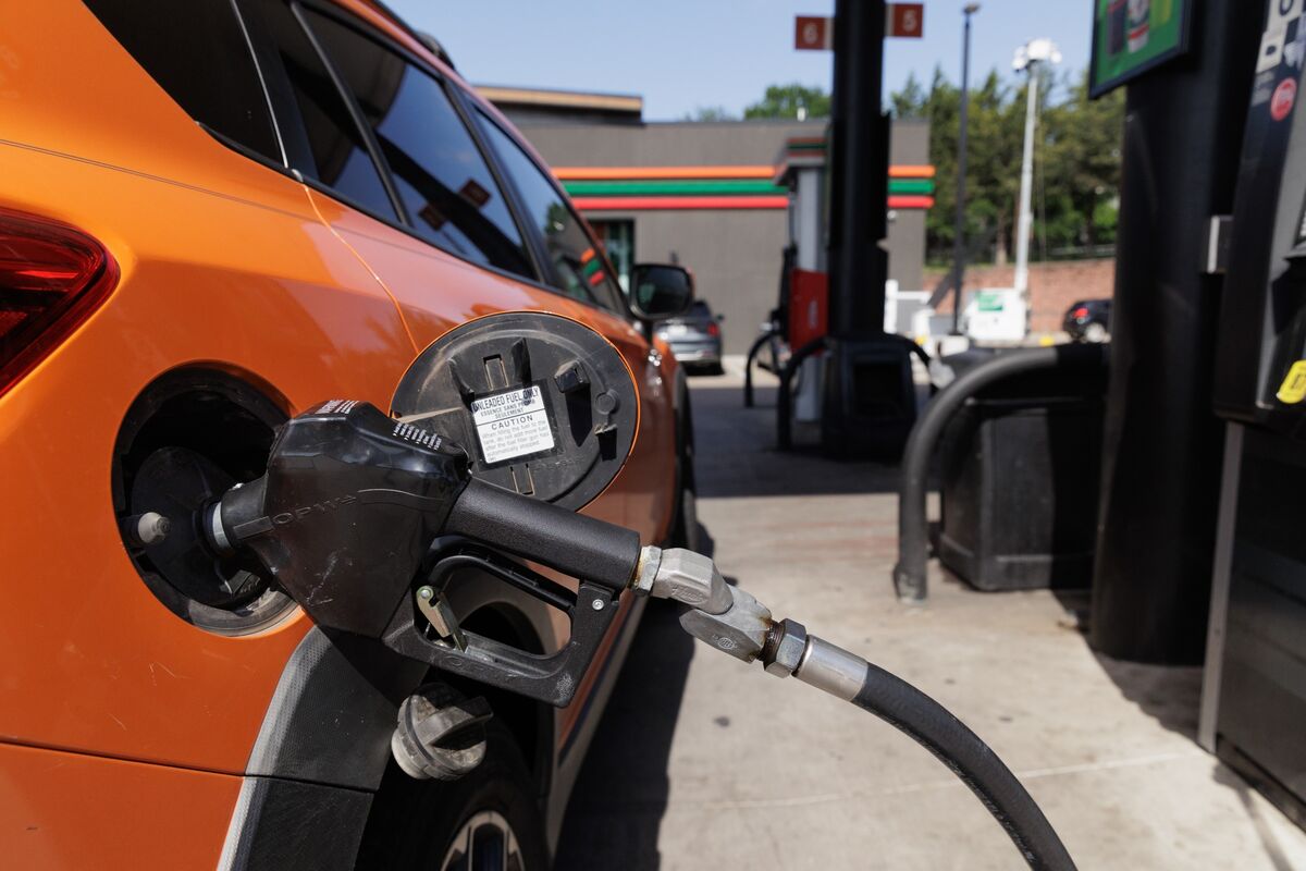 🟪"Record di Viaggi per il Quattro Luglio: Merito dei Prezzi della Benzina ai Minimi Storici"