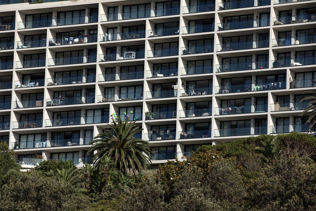 Australian Pensions Swoop on Property as Rival Investors Retreat
