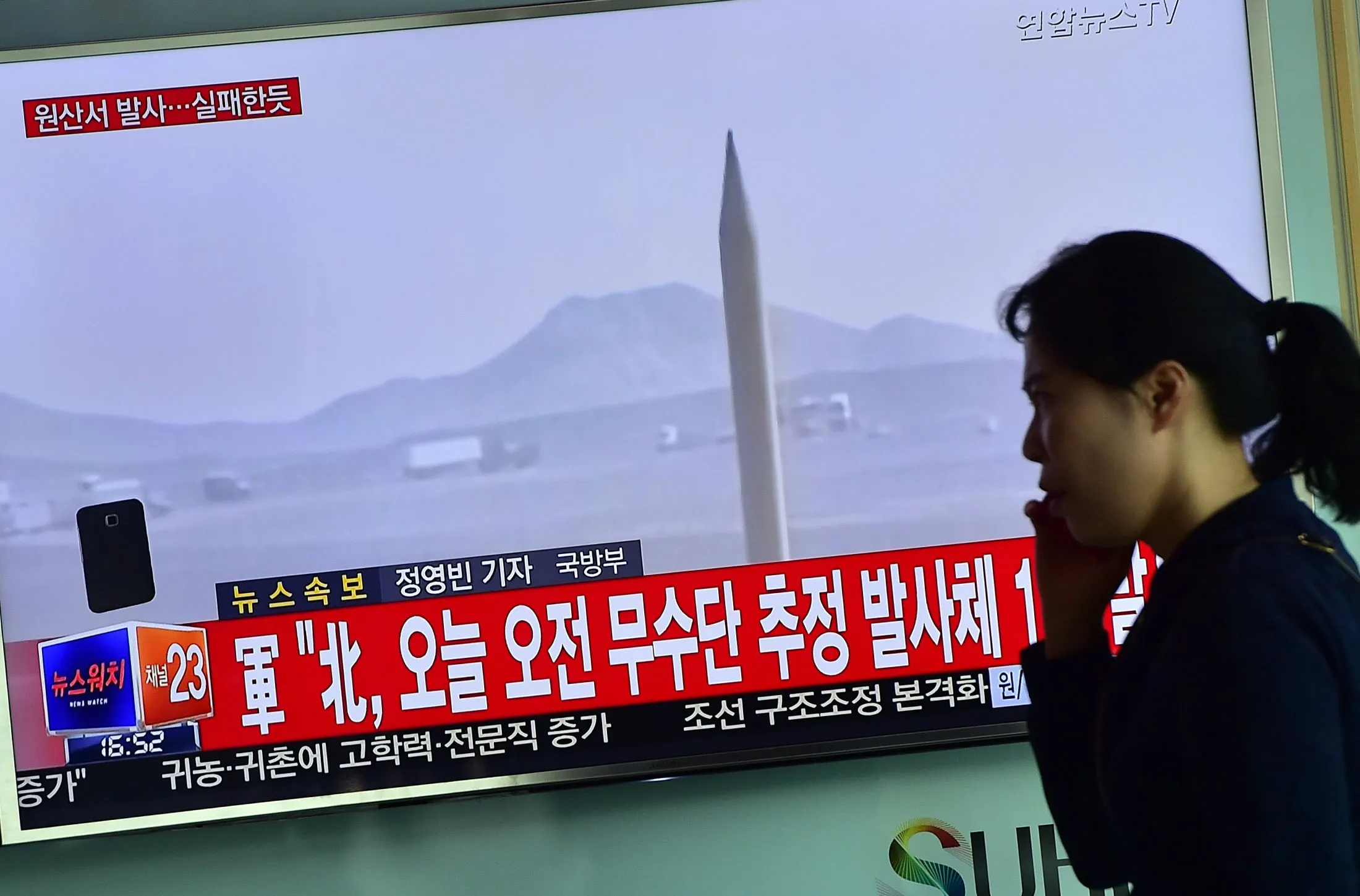 A TV screen showing file footage of a North Korean missile launch, shown at a railway station in Seoul on April 28, 2016.
