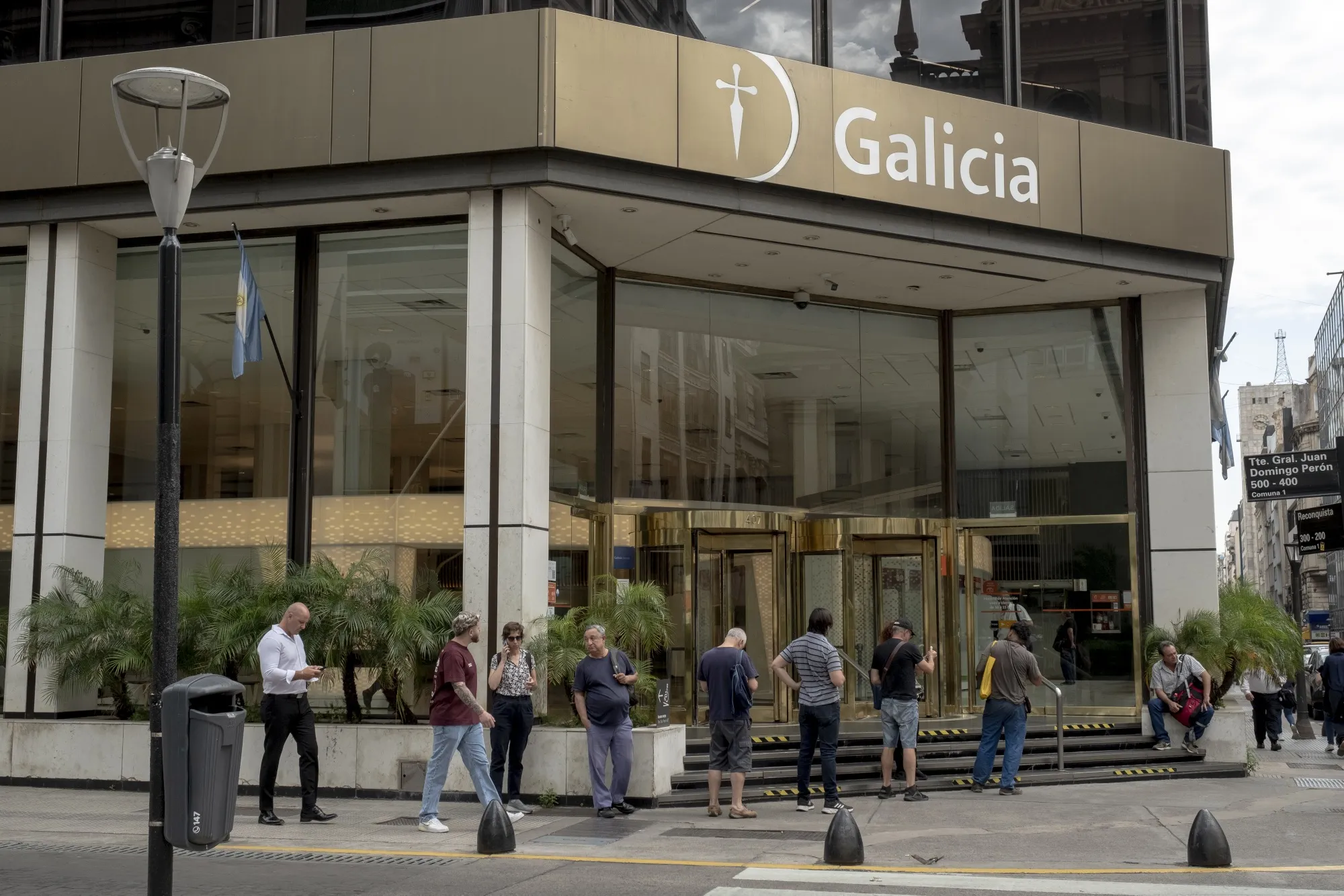 Customers wait in line outside a Banco Galicia bank branch in the financial district of Buenos Aires, Argentina, on&nbsp;Nov. 21.