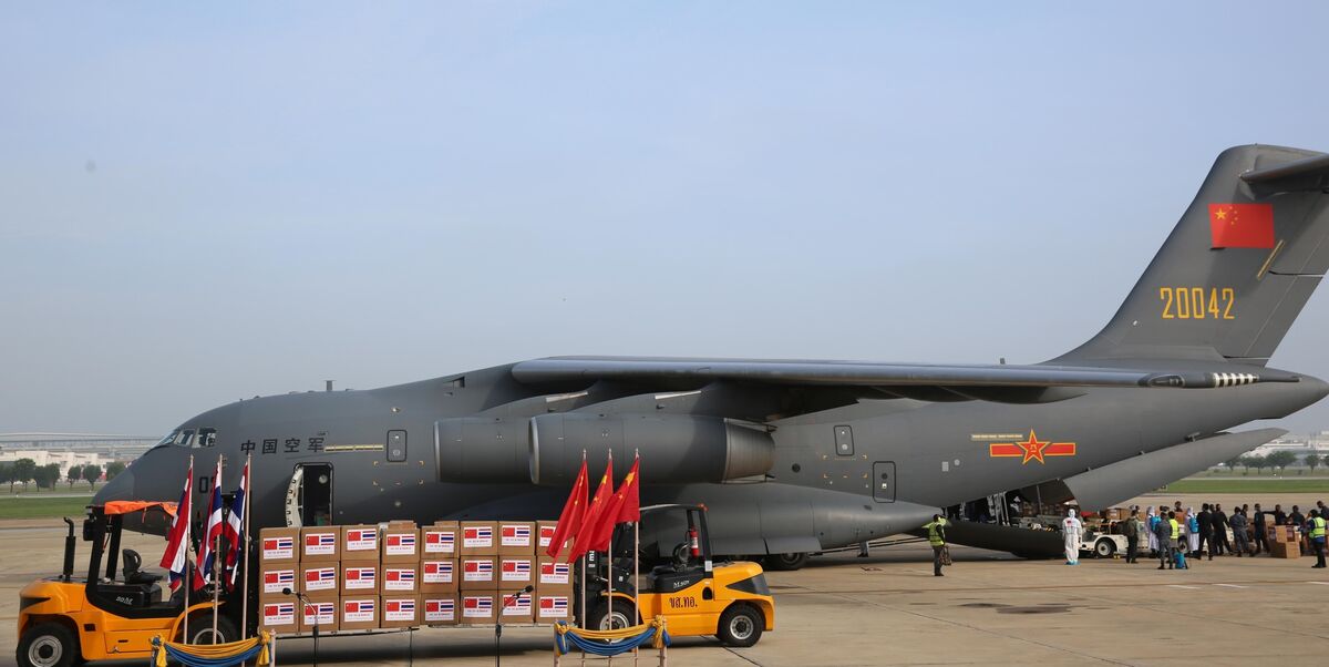 PLA Air Force Transports Anti-epidemic Supplies To Thailand