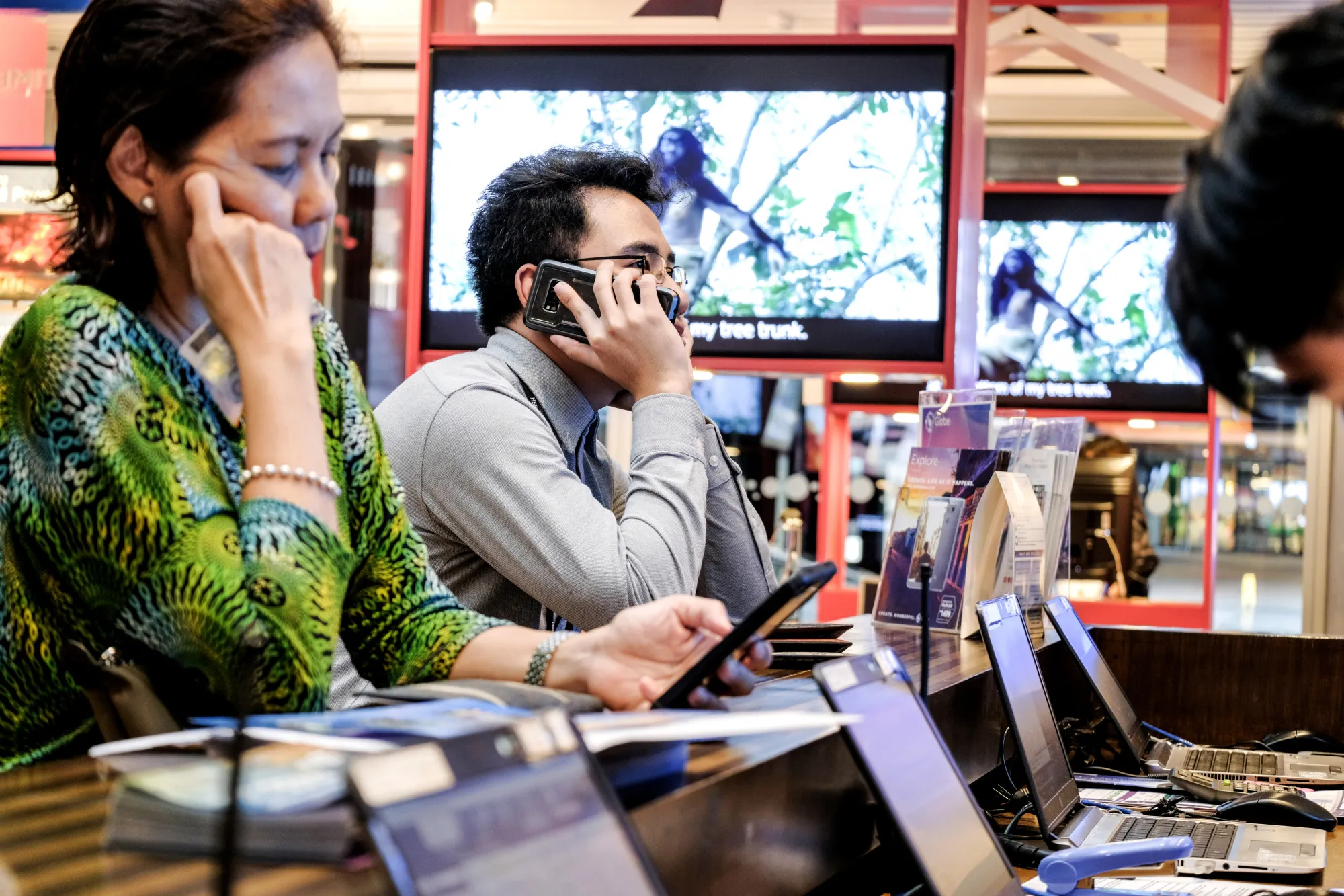 Customers&nbsp;inside a Globe Telecom tore in Manila.