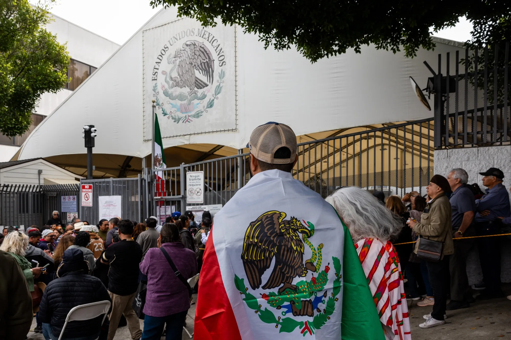 A lineup&nbsp;outside the Mexican Consulate during Mexico's general election in Los Angeles on June 2.