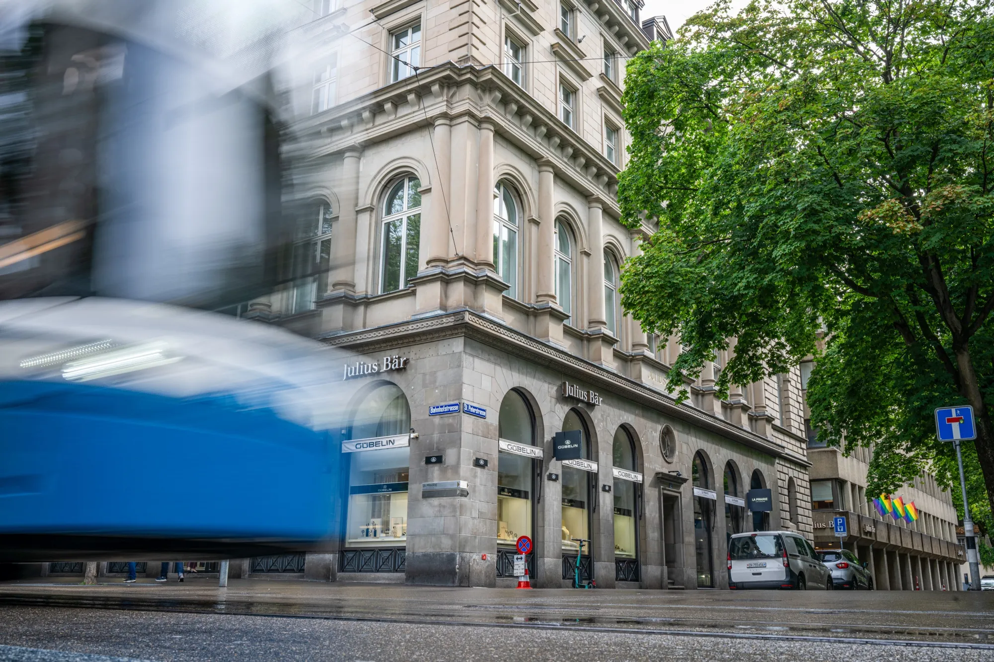 Baer Tells Clients With Smaller Accounts to Add Funds or Exit - Bloomberg