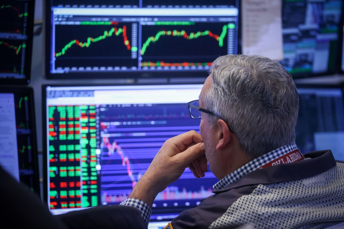 Stocks ‘Running Out of Time’ For a Year-End Rally Without Tech