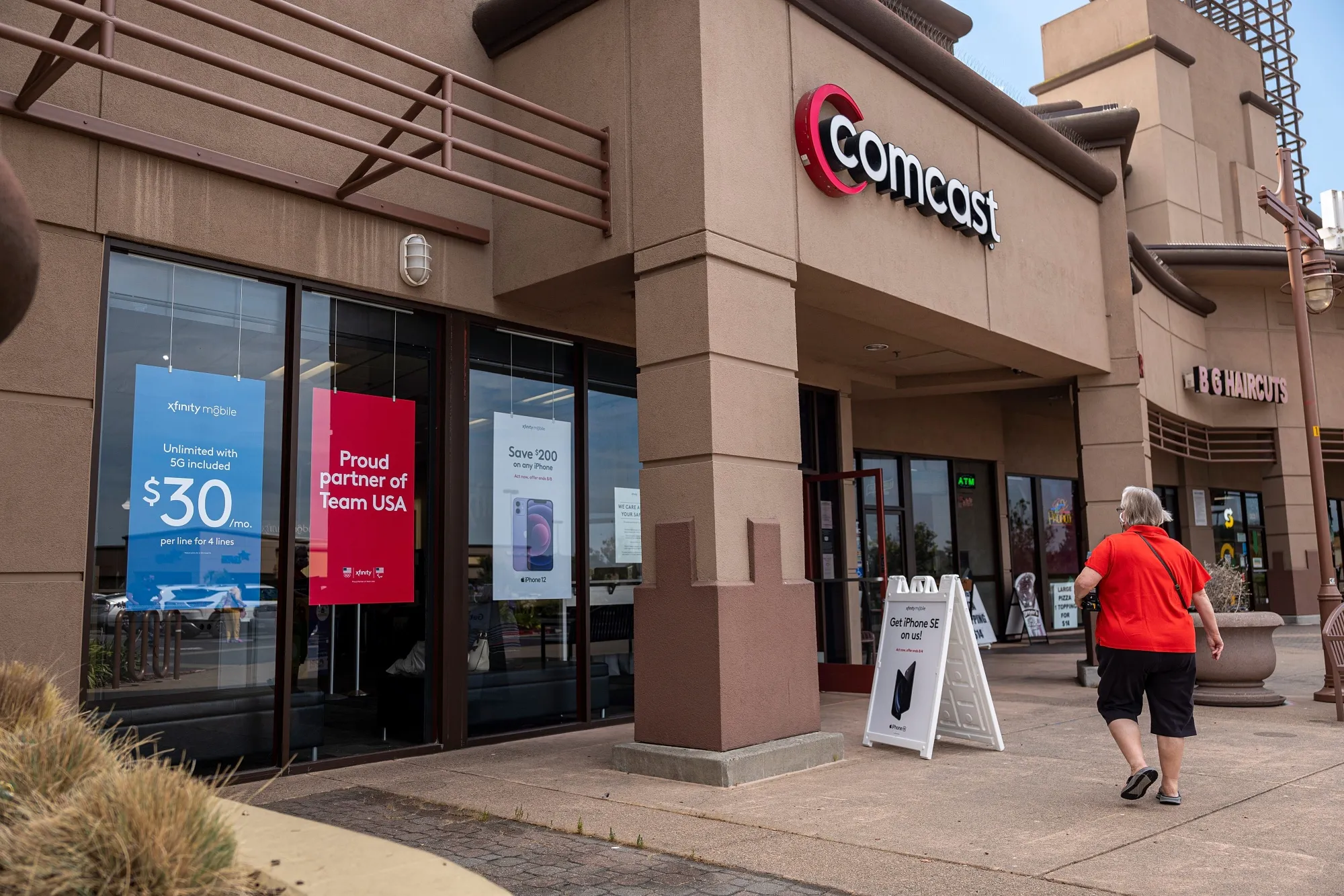 An Xfinity Store By Comcast Ahead Of Earnings Figures