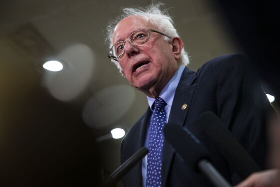 Once an Insurgent, Sanders Now Has Front-Runner Challenges