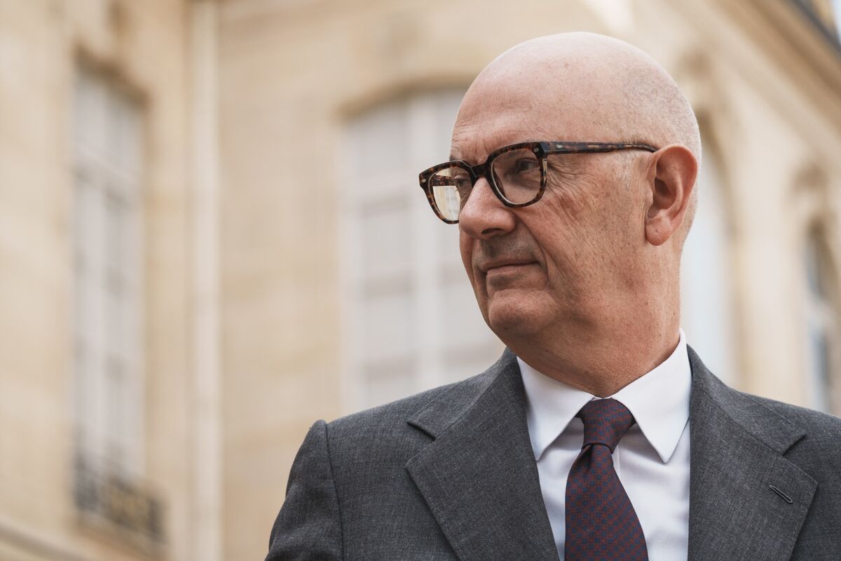 France Has No Problem Finding Bond Buyers, Lescure Says