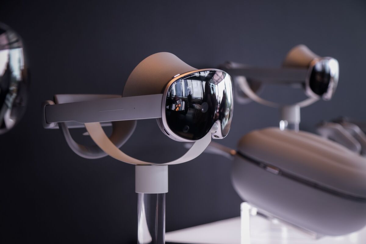 Samsung’s Galaxy XR Headset Debuts at Half the Price of Apple’s Vision Pro