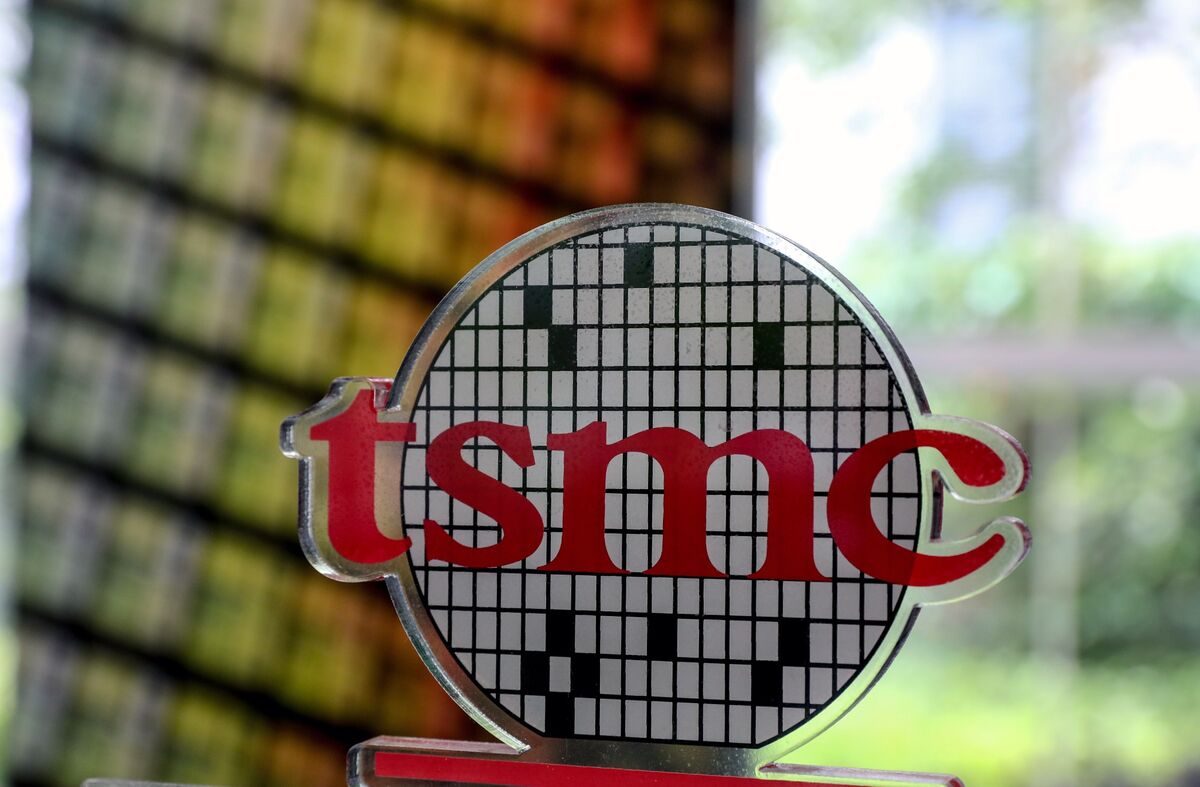 TSMC Profit Falls Less Than Feared as AI Boom Offsets Tech Slump