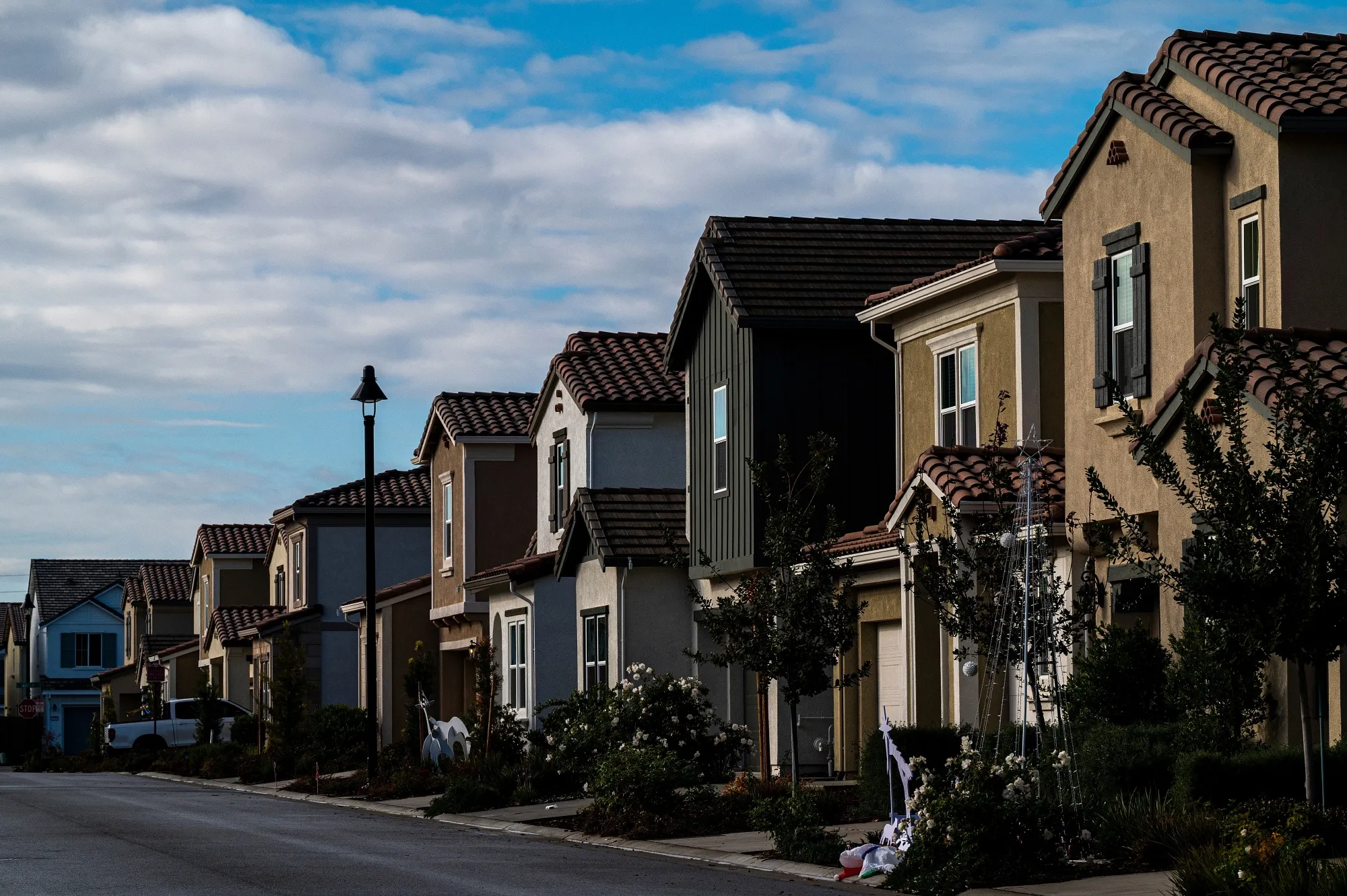 California Homes As Sellers Are Pulling Properties Off Market At Record Pace