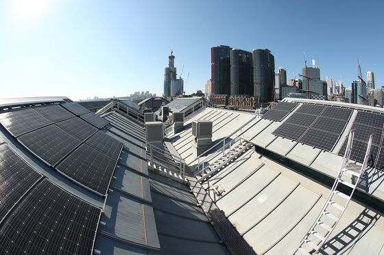 Australians Love Rooftop Panels. That’s a Problem for Big Solar