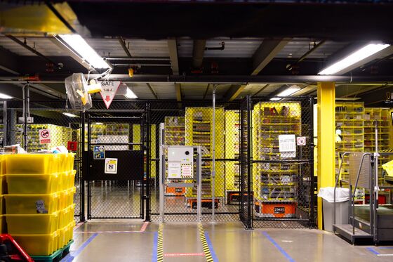 In Amazon’s Flagship Fulfillment Center, the Machines Run the Show