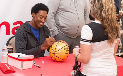 Scottie Pippen signs autographs at the Kmart store in Des Plaines, Ill., on Aug. 27, 2016.