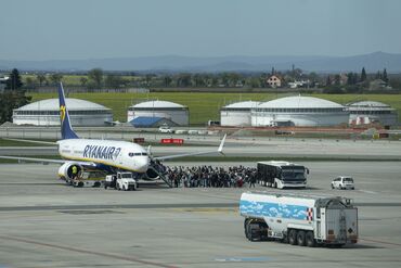Jet Fuel Supplies and Aircraft Refueling at Prague Airport