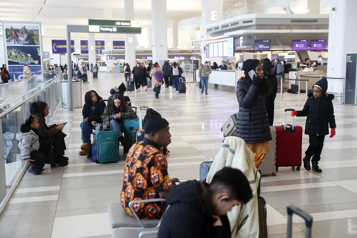 US Travel Chaos Set To Linger As Airlines Try To Restore Flights