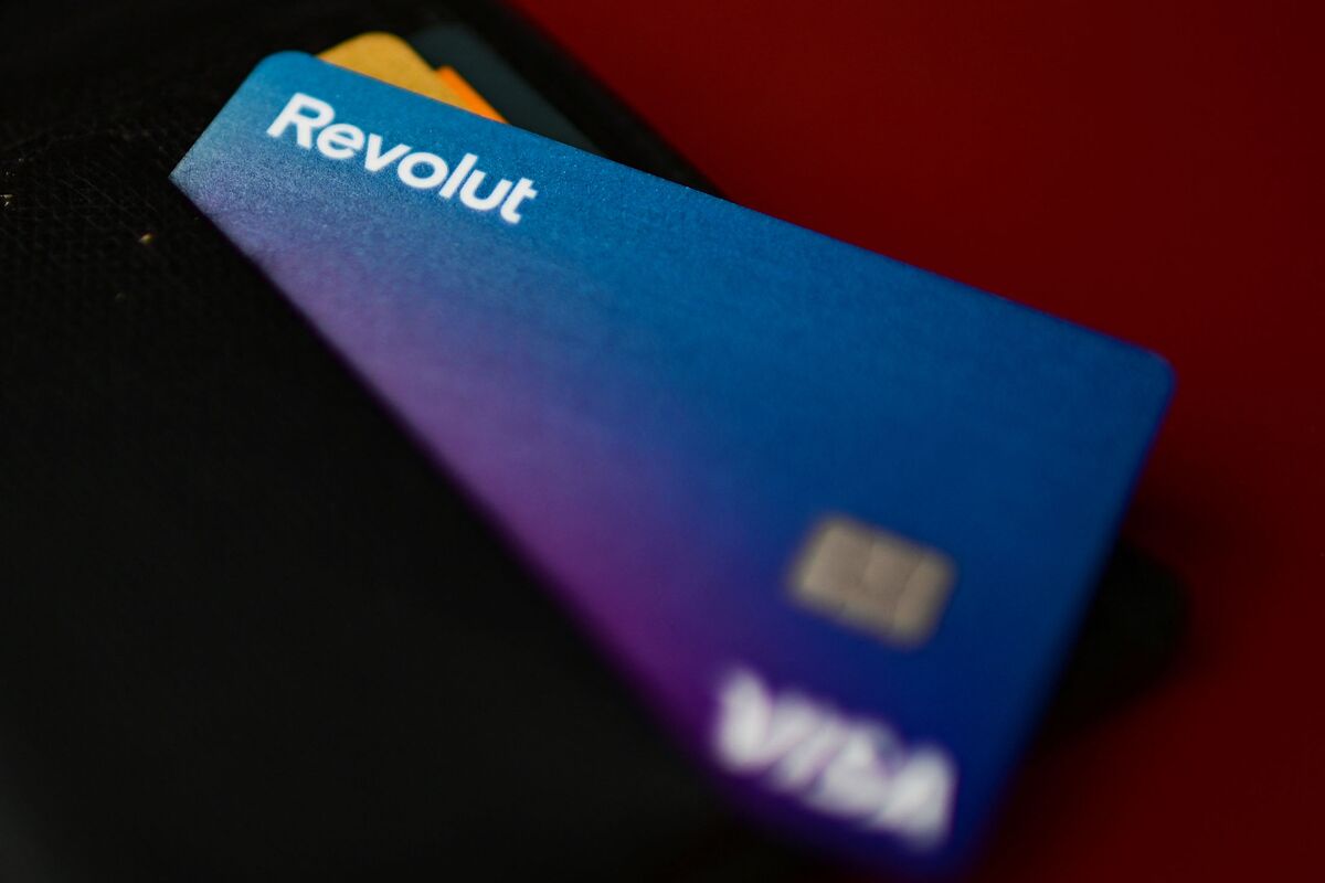 
                            Revolut Set to Secure Full UK Banking License, Unlocking Lending