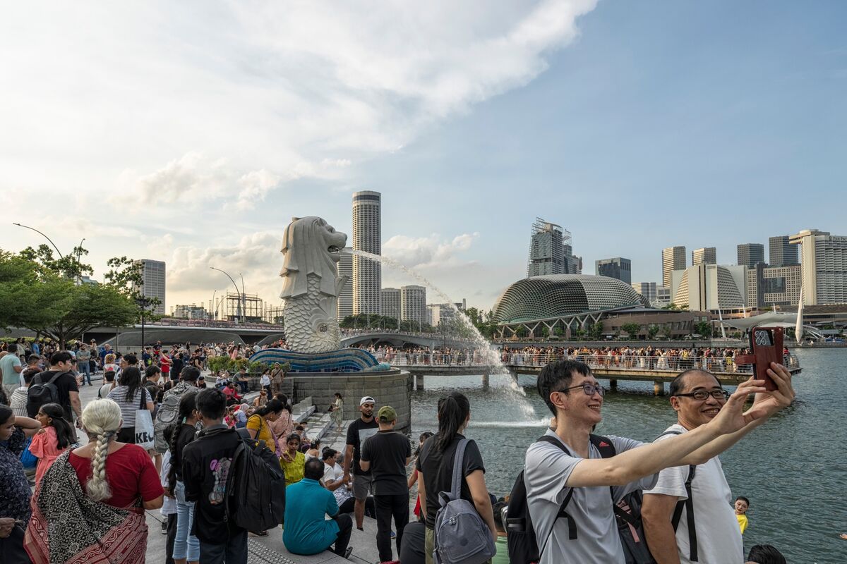 🟪"Inflazione a Singapore: Rallentamento a Maggio grazie al Calo dei Prezzi nella Ricreazione"