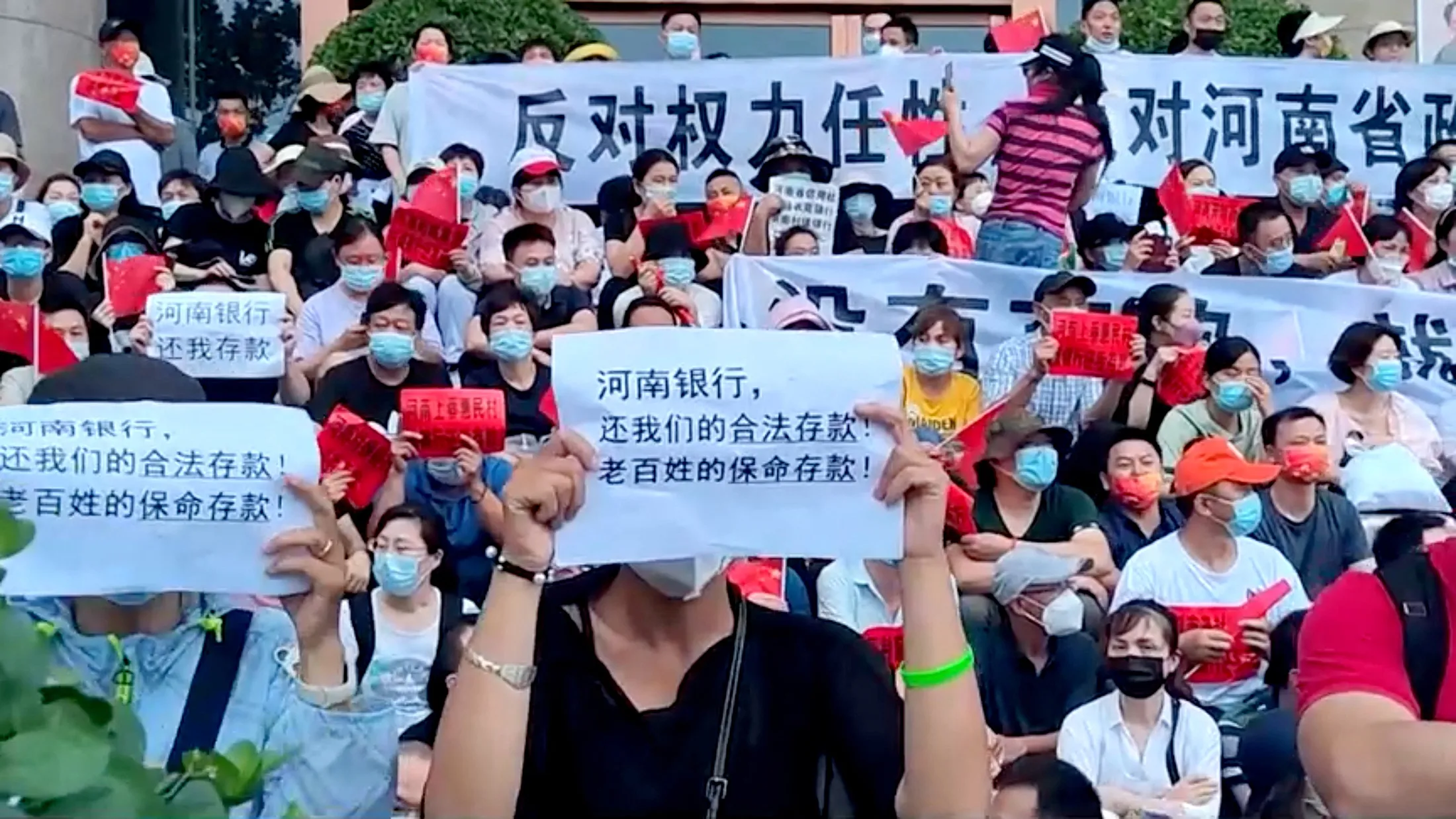 Demonstrators outside a People’s Bank of China building in Zhengzhou on July 10 protest the freezing of deposits by some rural-based banks.