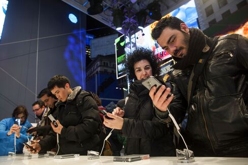 Samsung First-Quarter Profit Beats Estimates on Galaxy Sales