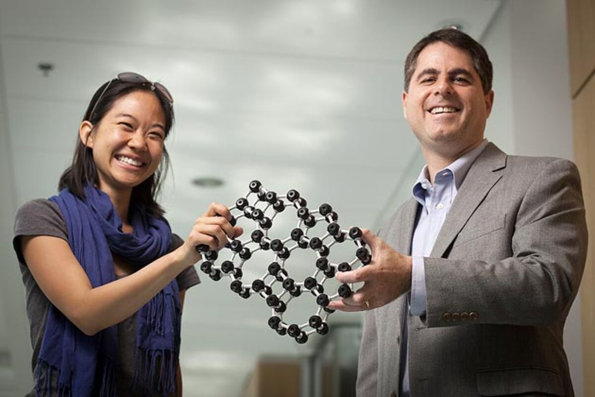 Turning Graphene 'Gunk' Into the World's Thinnest Glass Bloomberg