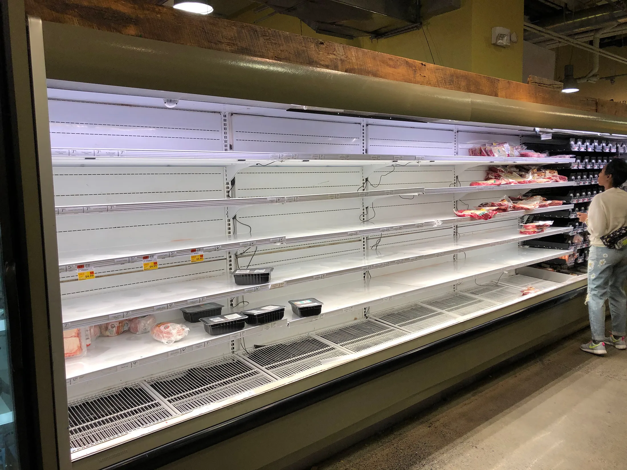 Americans Empty Nation's Grocery Shelves to Hunker Down at Home - Bloomberg, image size:2200x1650
