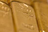 Gold Advances as Traders Weigh Fed Rate Hike, Growth Risks