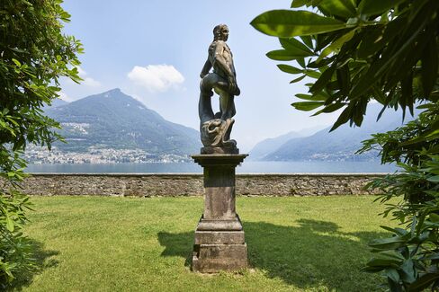 The gardens at Villa Pliniana.
