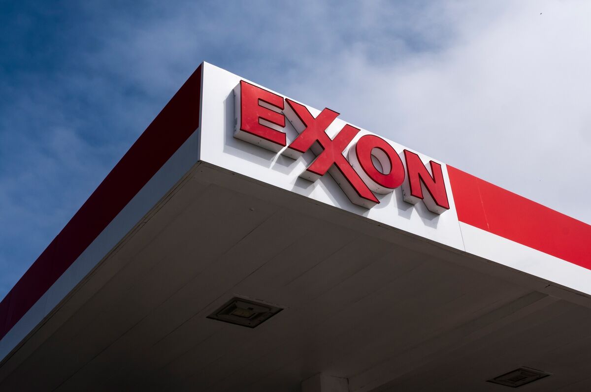 Exxon to Cut 2,000 Jobs, Moves to Irving