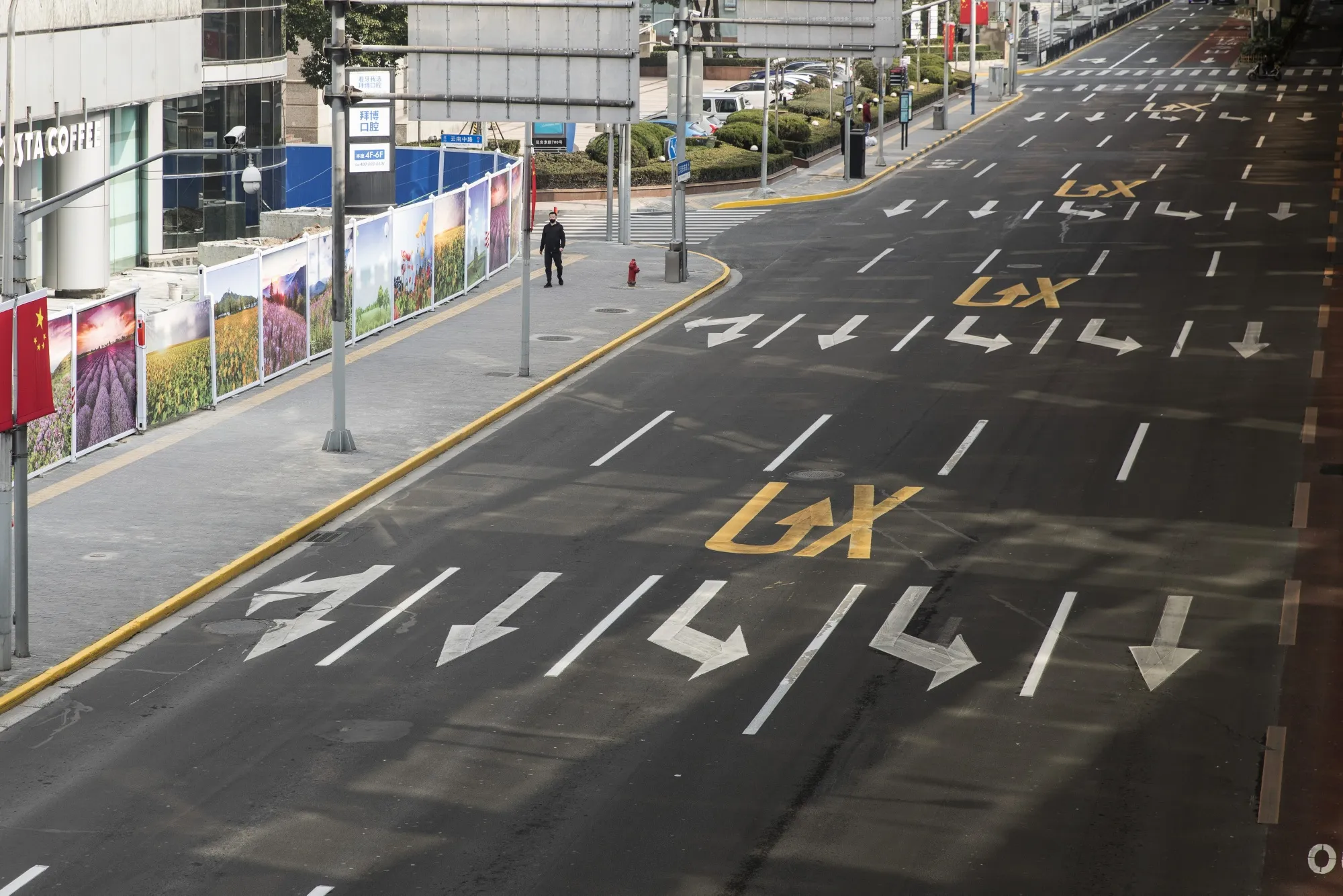 Quiet Financial and Shopping District As Markets Reopens to Crisis After Break
