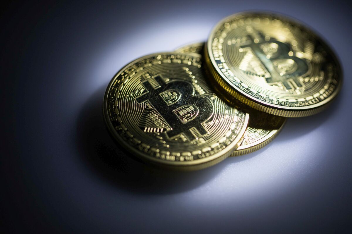 Bitcoin Hovers Near $8,000 Level As Investors Weigh Twitter Ban - Bloomberg