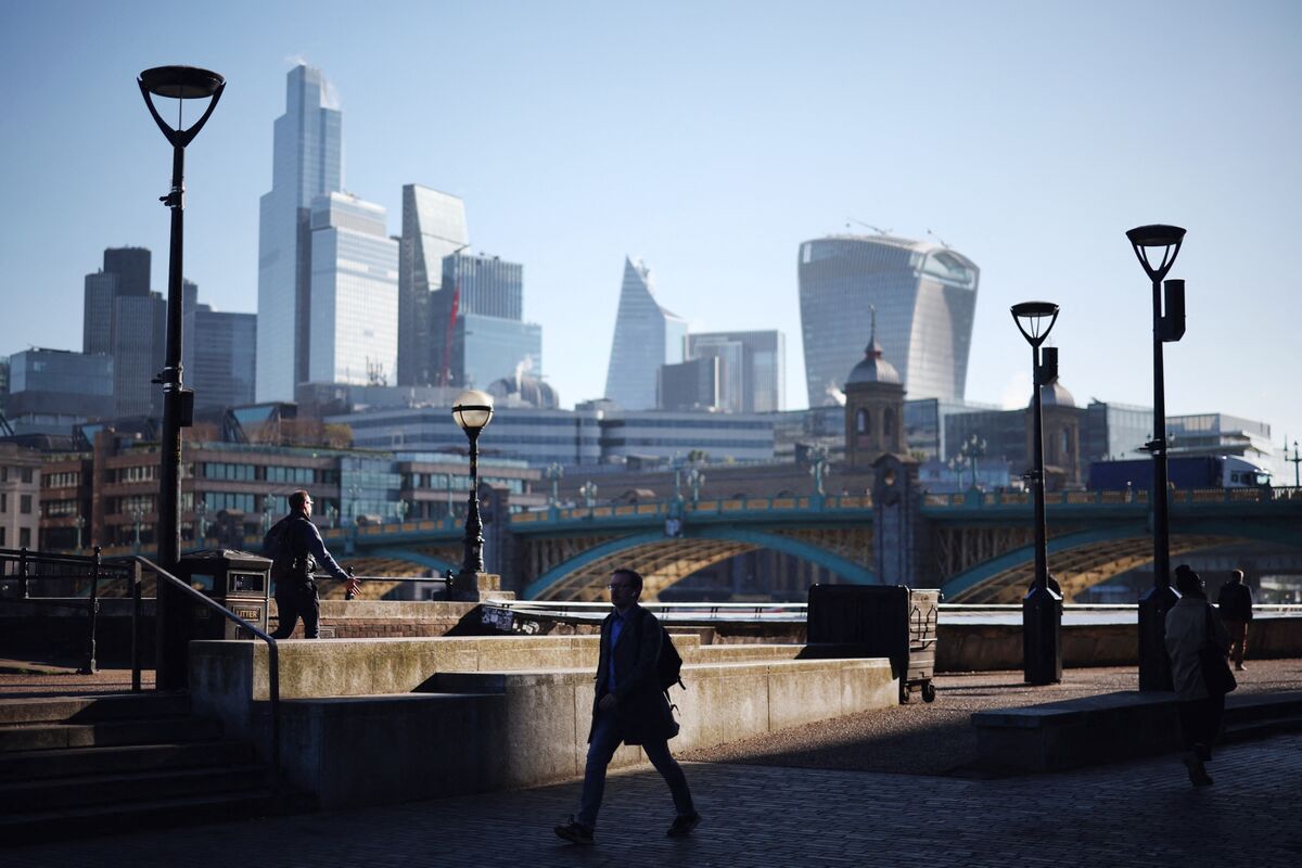 
                            Farage’s Party Turns on the Charm for City of London’s Bankers