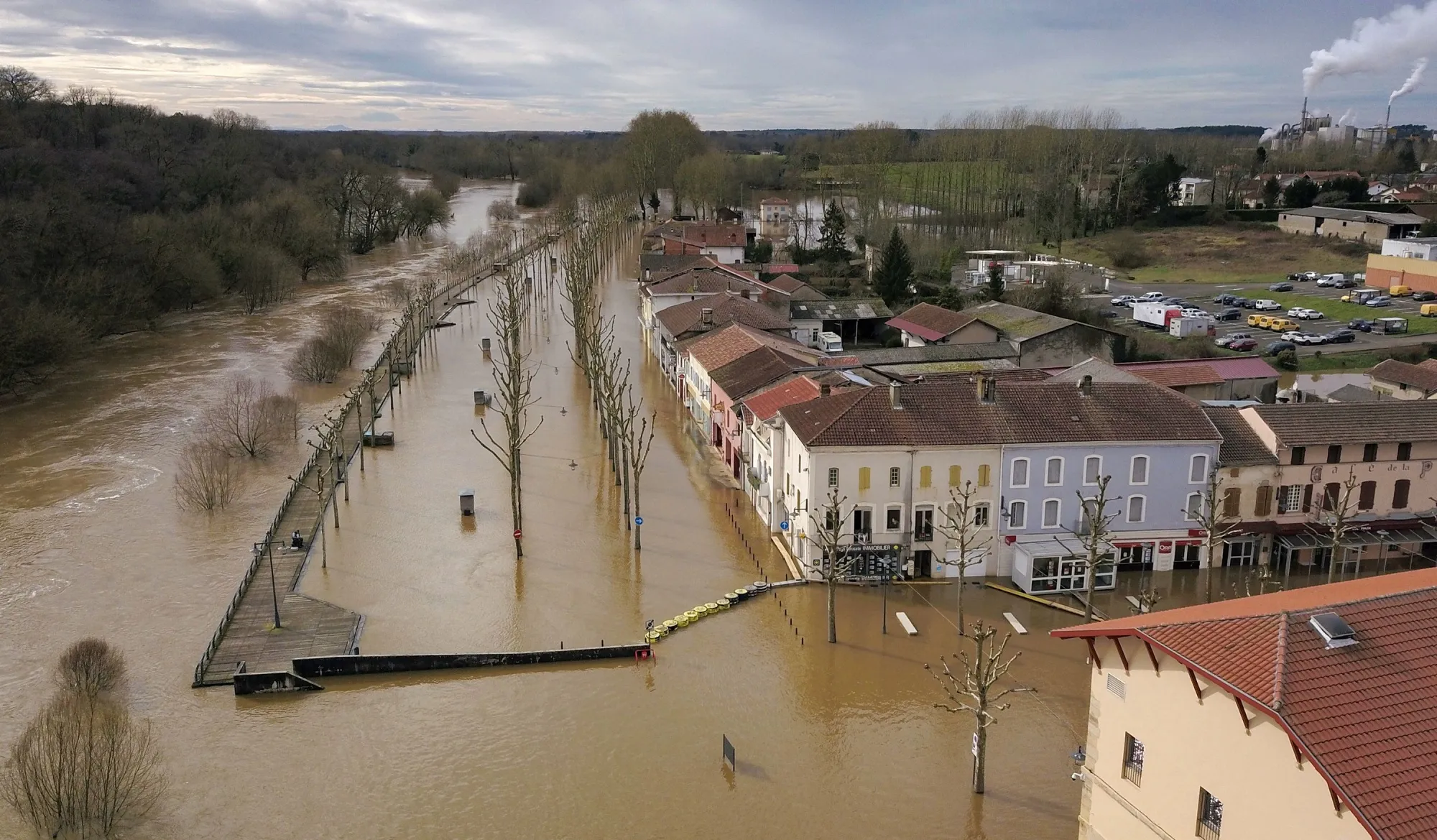 The economic losses for increasingly frequent extreme weather events are more than 12 billion euros per year on average, according to the European Commission.