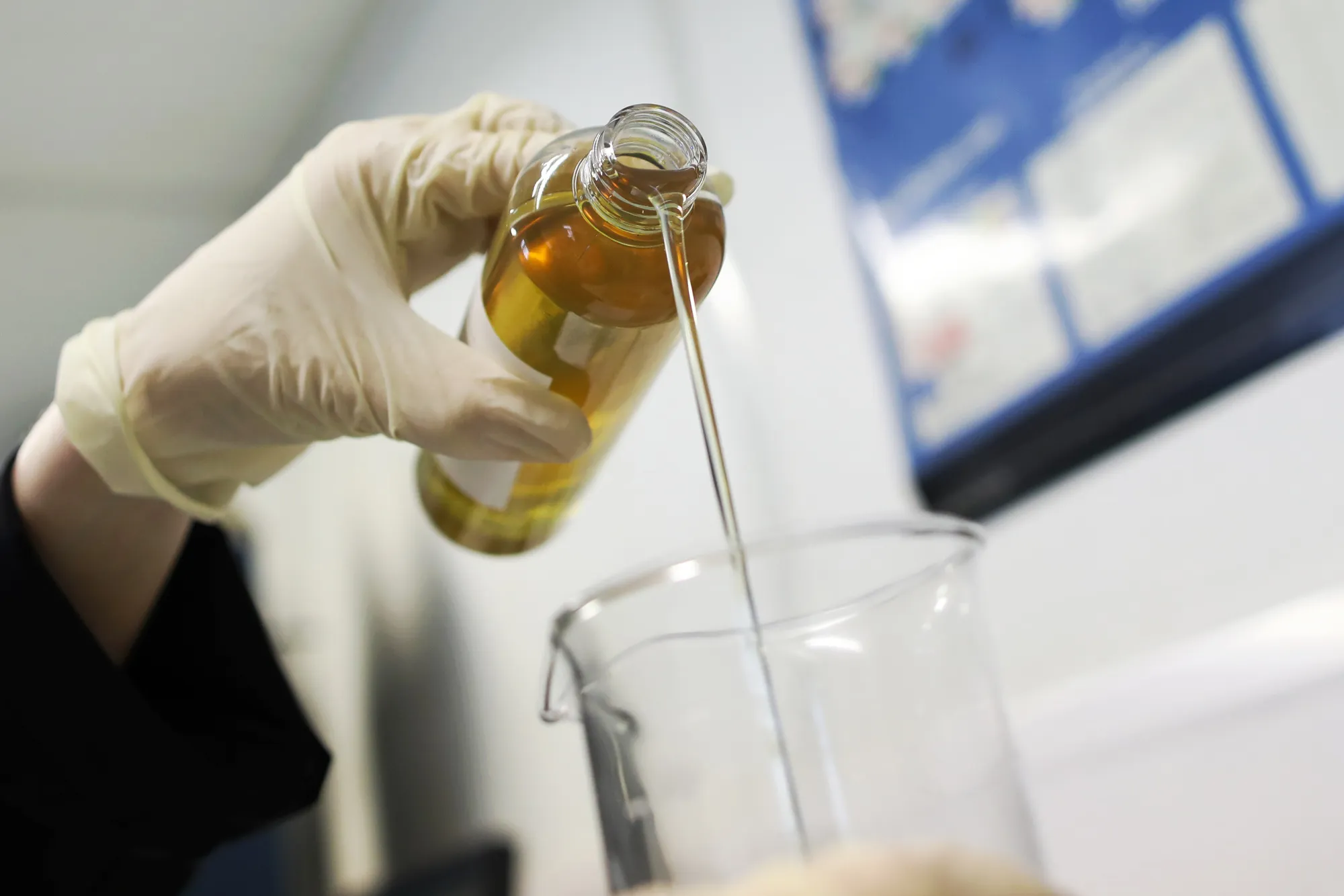 Moove produces, sells and distributes lubricants and greases to various industries.