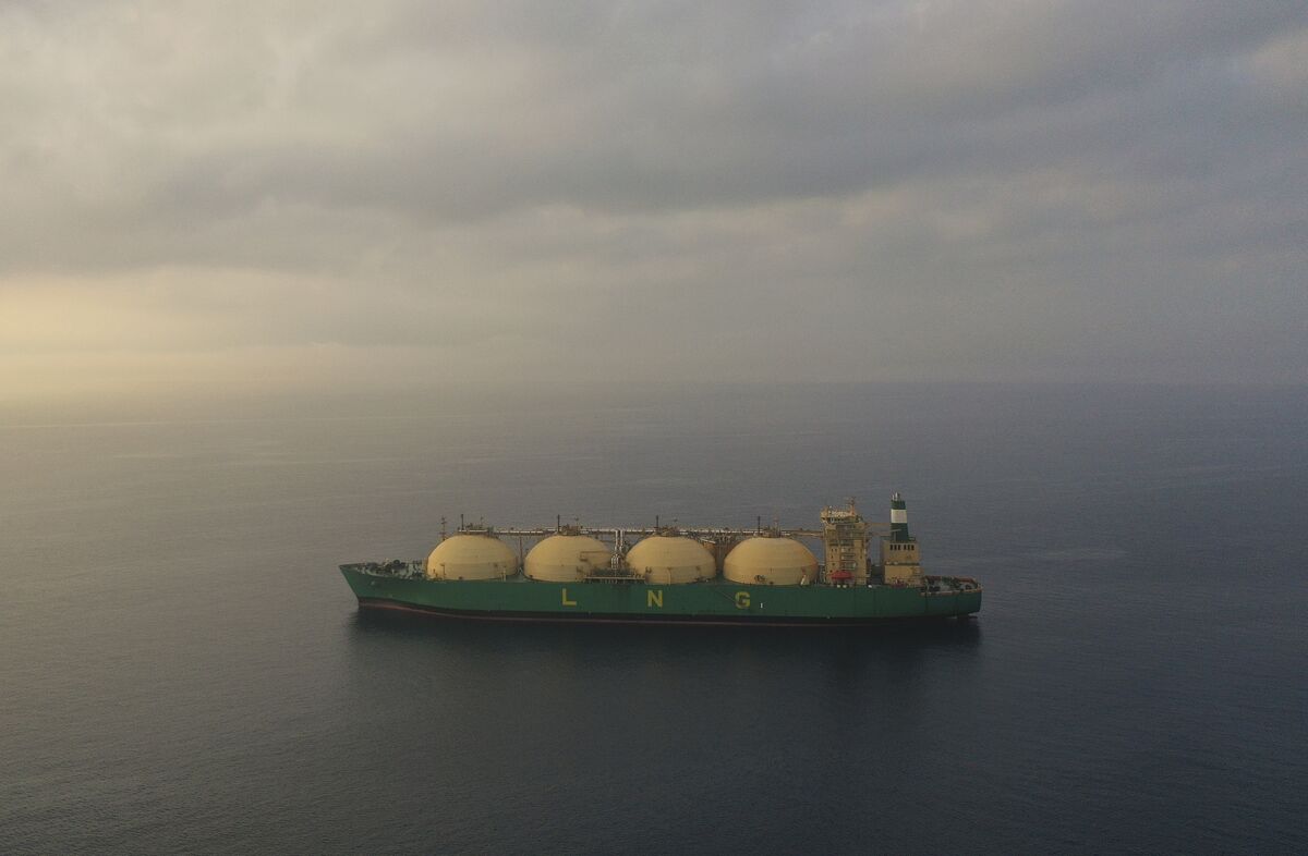 UK Joins US in Sanctioning LNG Ships Linked to Russia Dark Fleet